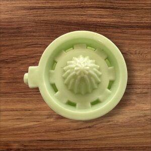 Vintage Jadeite Green Glass Juicer / 2 cup measuring cup